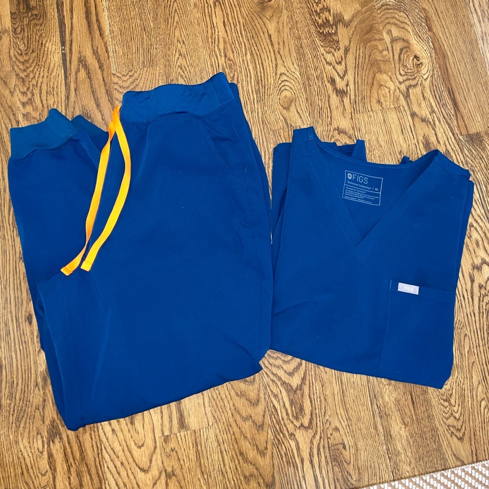 Women’s scrub set deep blue